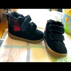 Ugg baby shoes